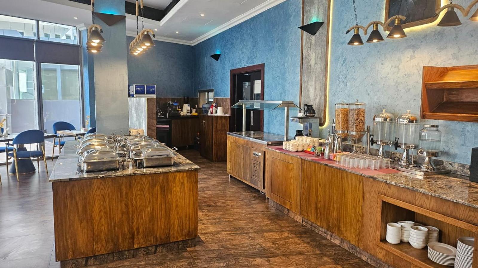 Aparthotel Signature And 4*